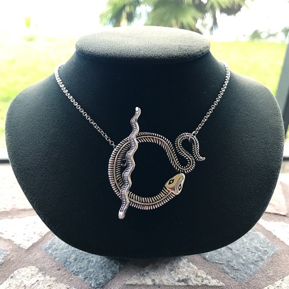 Silver snake toggle clasp choker necklace - Picture 8 of 12